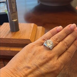 Elegant 925 Sterling Silver and CZ Women's Ring size 7